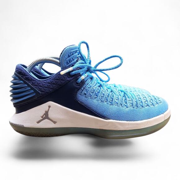 Nike Air Jordan 32 Low Win Like 82 University Blue Youth 5Y AA1257-401 - Picture 2 of 11